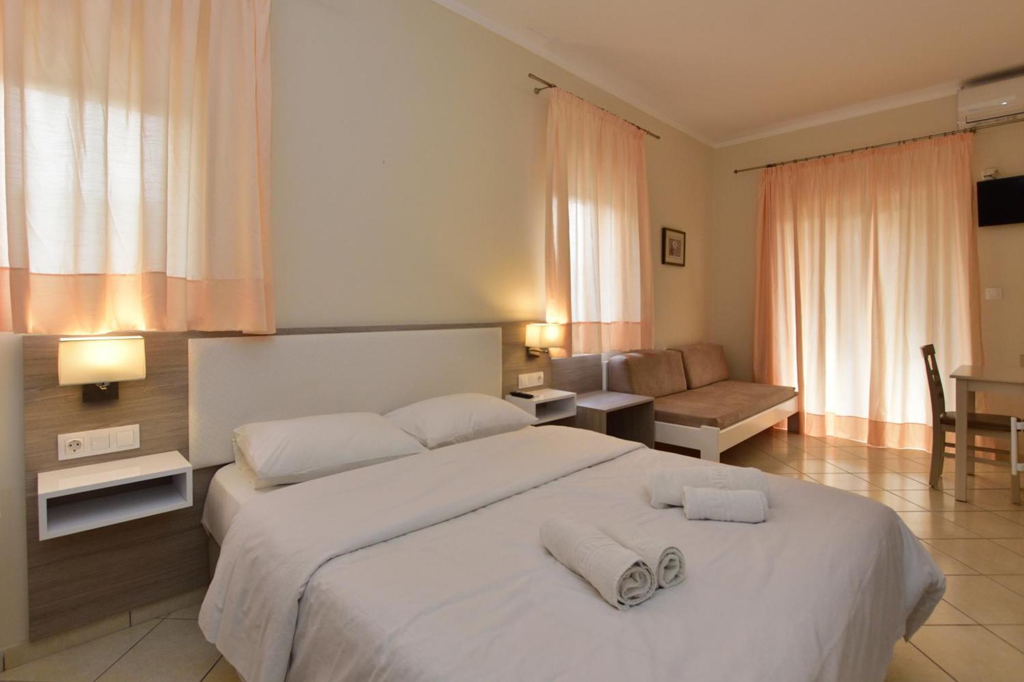 Flisvos Rooms Paleochora Buitenkant foto